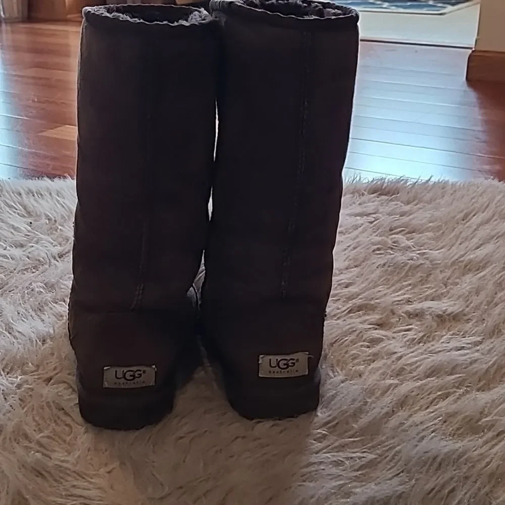 Ugg classic‎ tall brown boots womens size 8